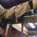 そうそう、この衣装も雨にやられましたね～。カビたら困ります…