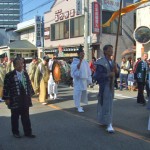 雅楽が通っていきます