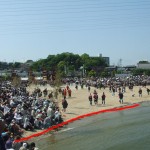 波打ち際が　せまります　1