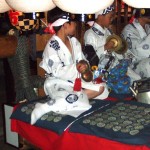 夜になると出てくる楽器