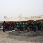 東もきて、テントから人があふれています。