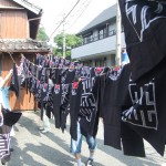 すでに半被で迷路…中腰での移動が辛いよ~