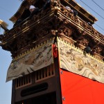 後幕がクルクルと捲かれています。何をしているのでしょうか。