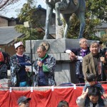 南山からくりの説明をしている人