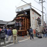 AM10:50　成岩西組を見に行きました。鞘に半分入れて、高欄周りをくみ上げています。