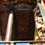 前山の裏にも彫刻があるんだぜ！って教えてくれました。見えないところもこだわります！