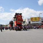 北組が交差点の真ん中で180度の方向転換！業葉神社へ一番乗りです。