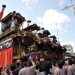 いいお天気で4輌の美しい姿、良かった！さぁ、ここから3時間半ほど…神社に。