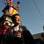 東組囃子方のイケメンw　暮れかかる日差しを浴びてかっこいいじゃんw