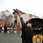 準備OK？という合図を送る木打ち