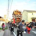 神社に向けて坂を駆け上ります！