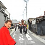 この日の采振り(綱割)は、ワルい男だぜぇ。(10歳以上の)女の子は、この顔には注意なんだよ!近づいたらダメ