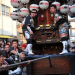 いかつい顔の頭と副頭