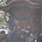 あら?砂煙の向こうにいるのは?!