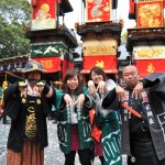 お化け~じゃありませんw MMサインが仲間のしるしです。