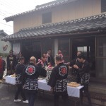 鏡割りは豪快に！