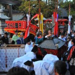 諫皷鳥を取り付けますが、御神輿斜めだよｗ　神様、体幹試されてるねｗ