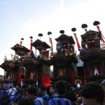 提灯つけるため、幕を守る幕に覆われました