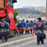 平和に山車は進むね