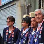 東組若家前でご挨拶のため並ぶ行司衆を撮ろうとしたら…