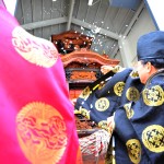 四隅と正面が清められたのかな?五色の紙吹雪!