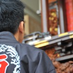 玉串が終わったら、総締が南車を見つめてた。大きい背中