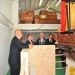 落ちないようにももちろんなってますが、足場に出る場所は柵が取り外し可能です