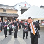 さ、記念撮影の準備だよ!おじさんどいてよw