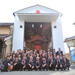 恐ろしい顔の先輩たちから、はよ撮れ!って煽られ…ビビリながら。無事に憩いの家に額に入って飾られました。(← 12月5日現在、憩いの家にはあるけど、まだ飾られてないけどねw)